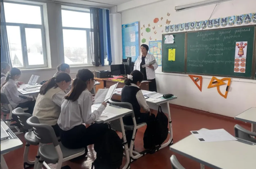 27.02.2026ж күні орыс тілі мен әдебиет пәнінің мұғалімі,педагог-зерттеуші , жас маманның тәлімгері Жуманова Гульнур Ахметкуловна 7 "Ә" сыныбымен "Волшебный мир музыки" тақырыбында ашық сабақ өткізді.
